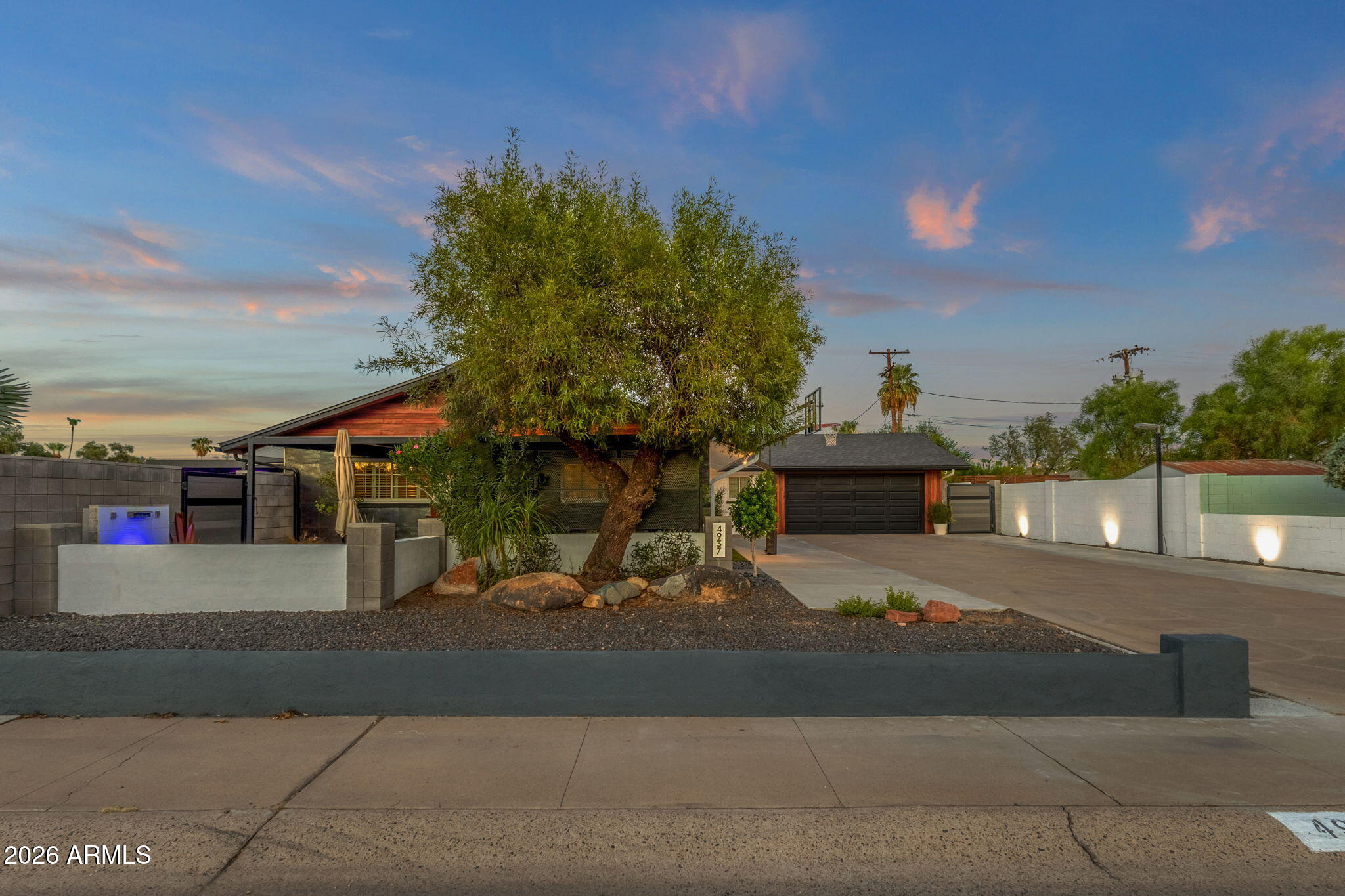 4937 N 82ND Street