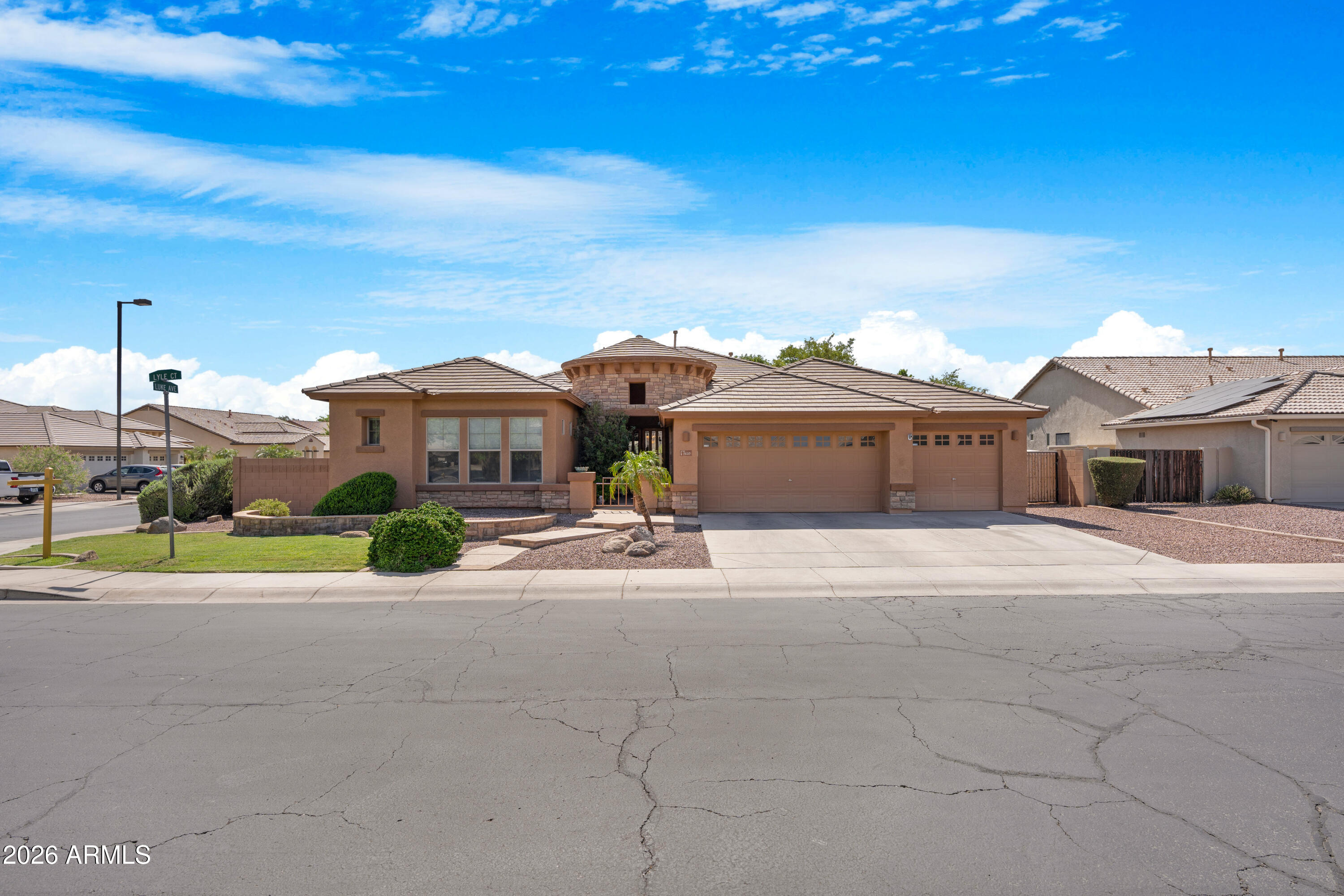 5610 N LYLE Court