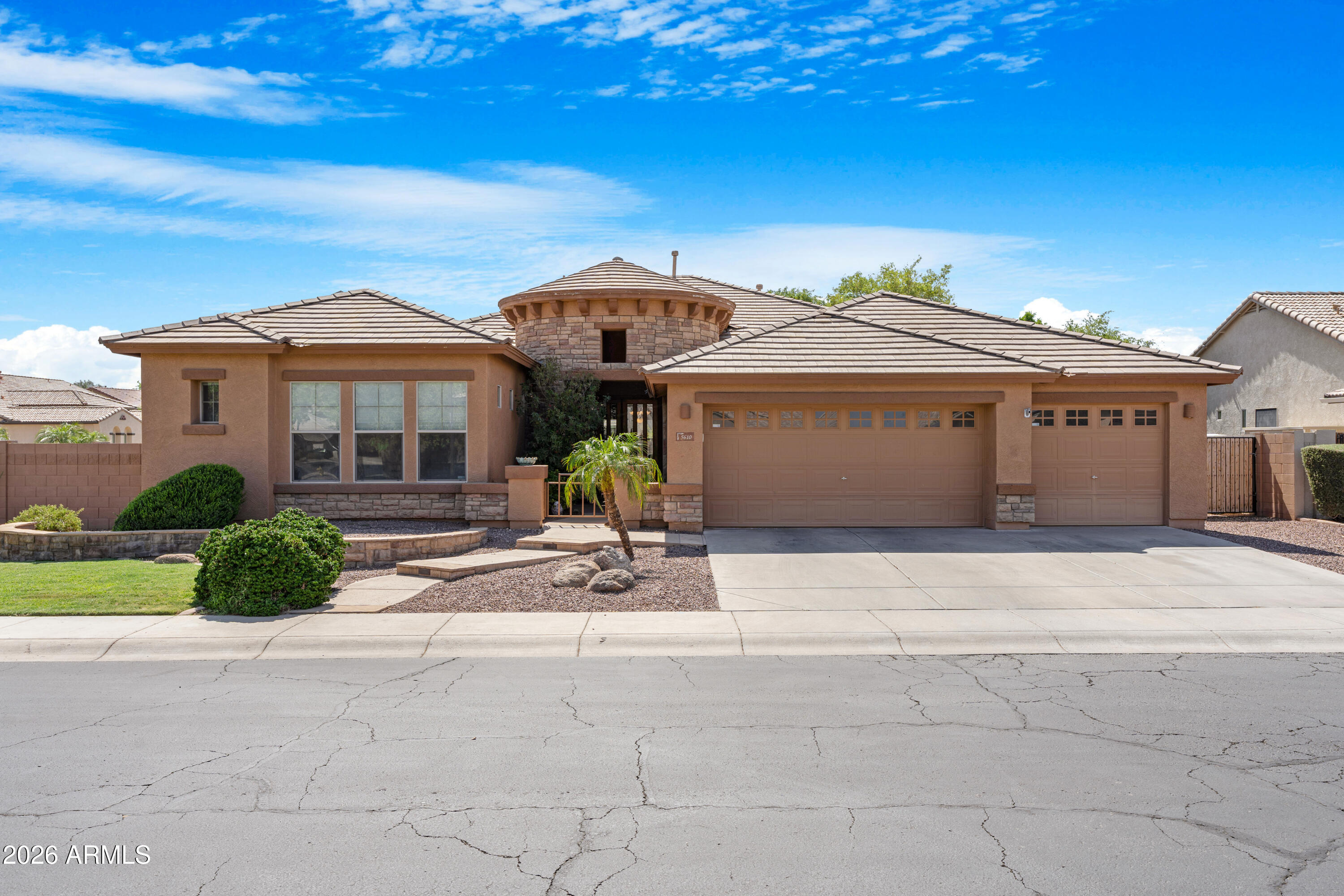 5610 N LYLE Court