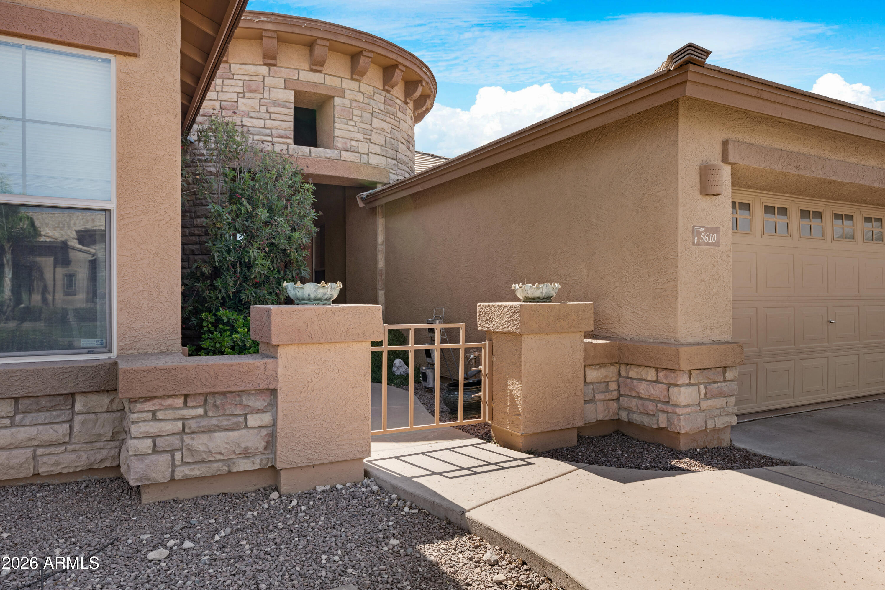 5610 N LYLE Court