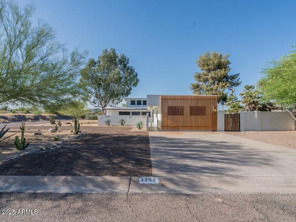 3302 E Turquoise Avenue
