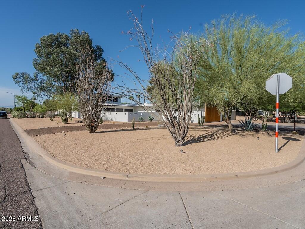 3302 E Turquoise Avenue