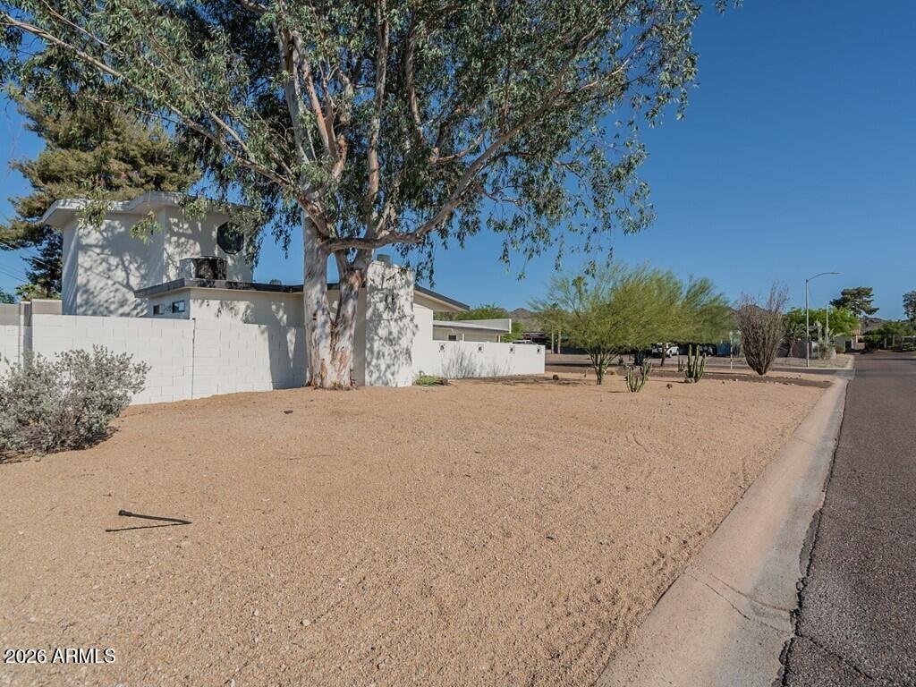 3302 E Turquoise Avenue