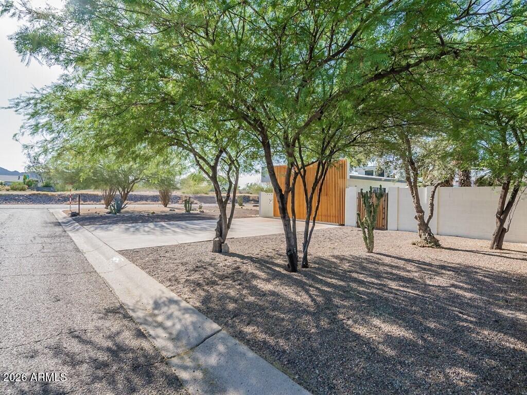 3302 E Turquoise Avenue