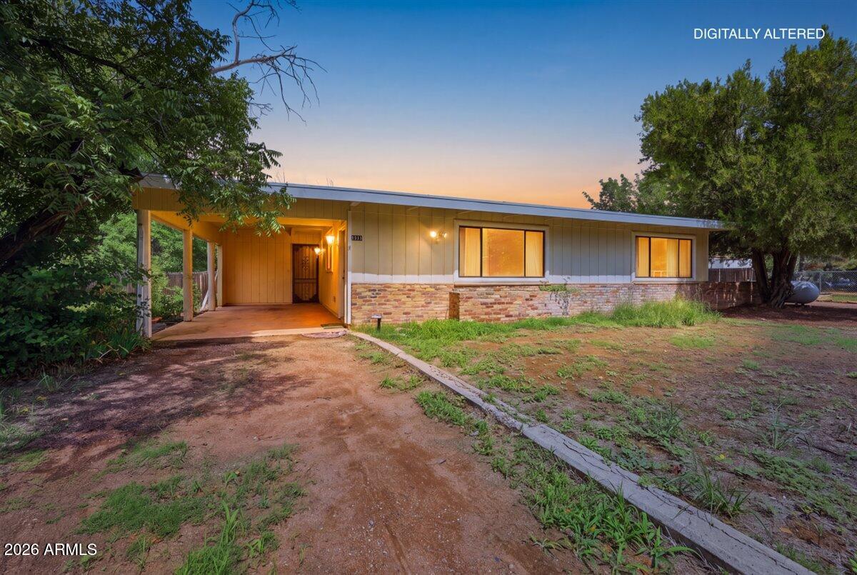 4010 E MEADOW Lane