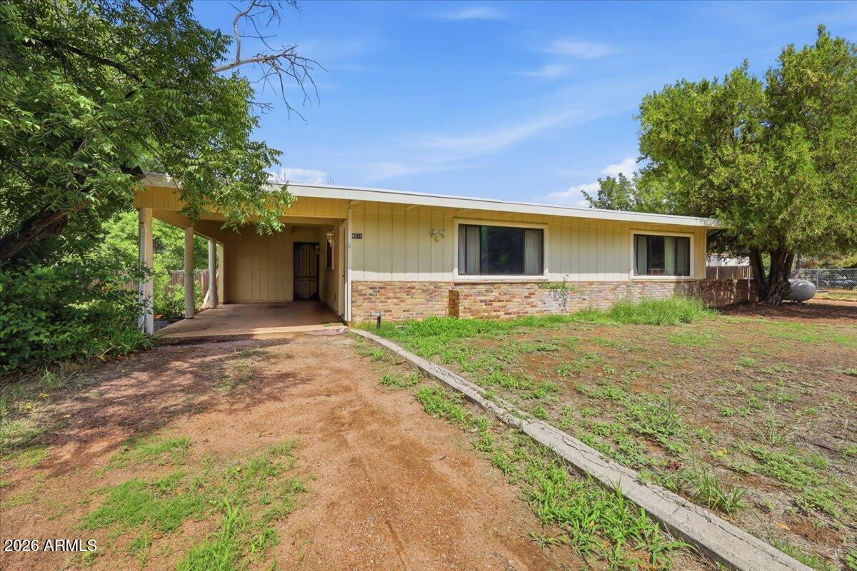 4010 E MEADOW Lane