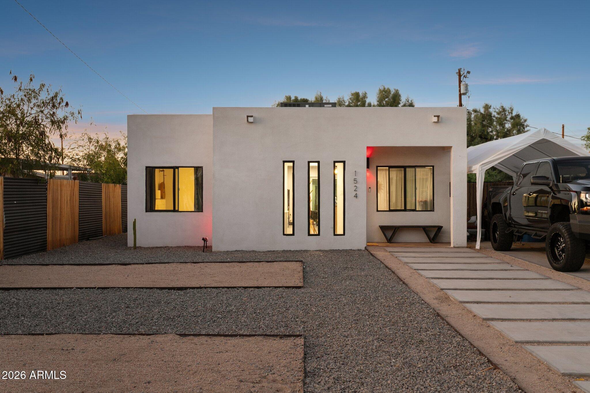 1524 E HARVARD Street