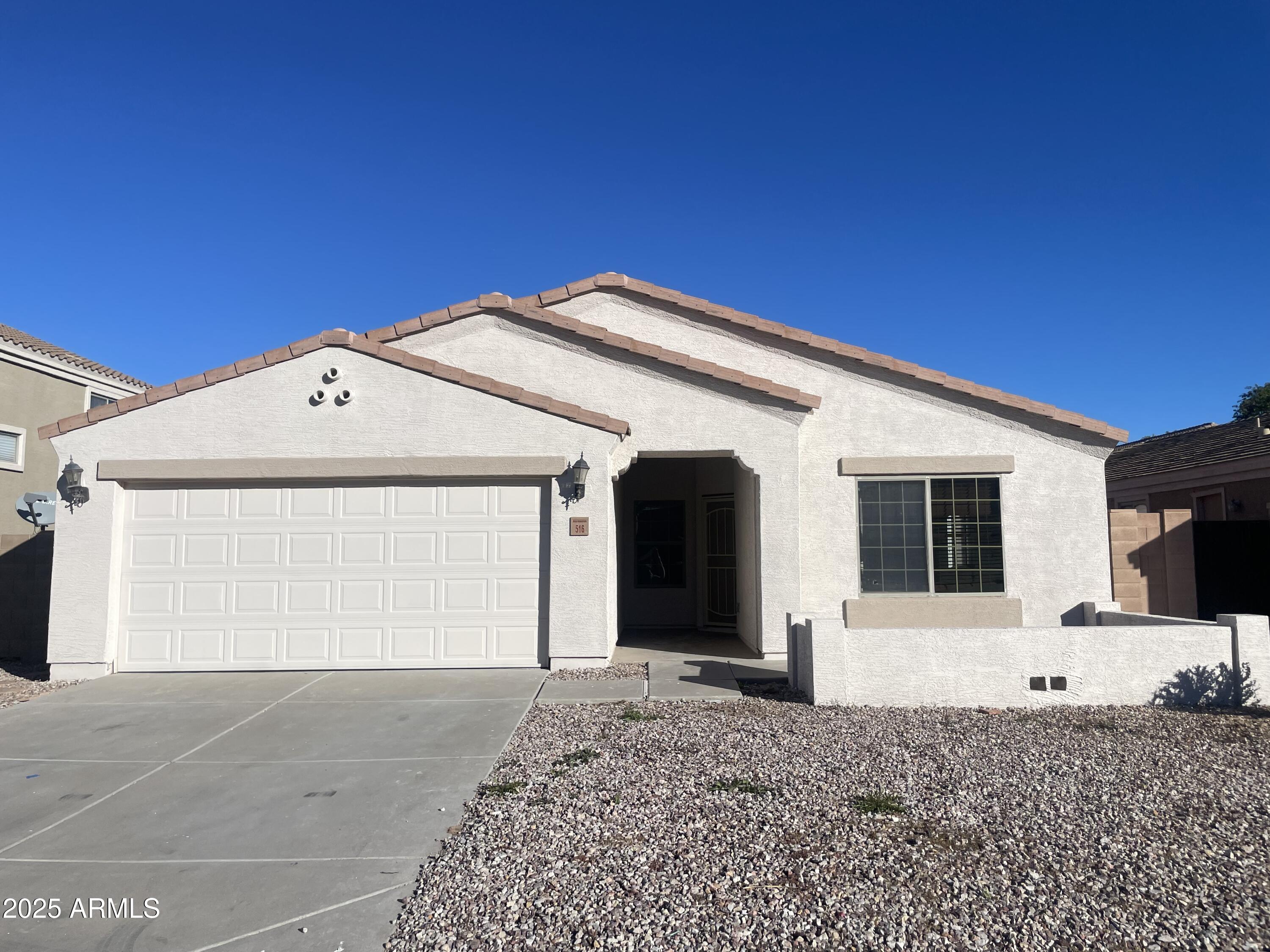 516 E WOLF HOLLOW Drive