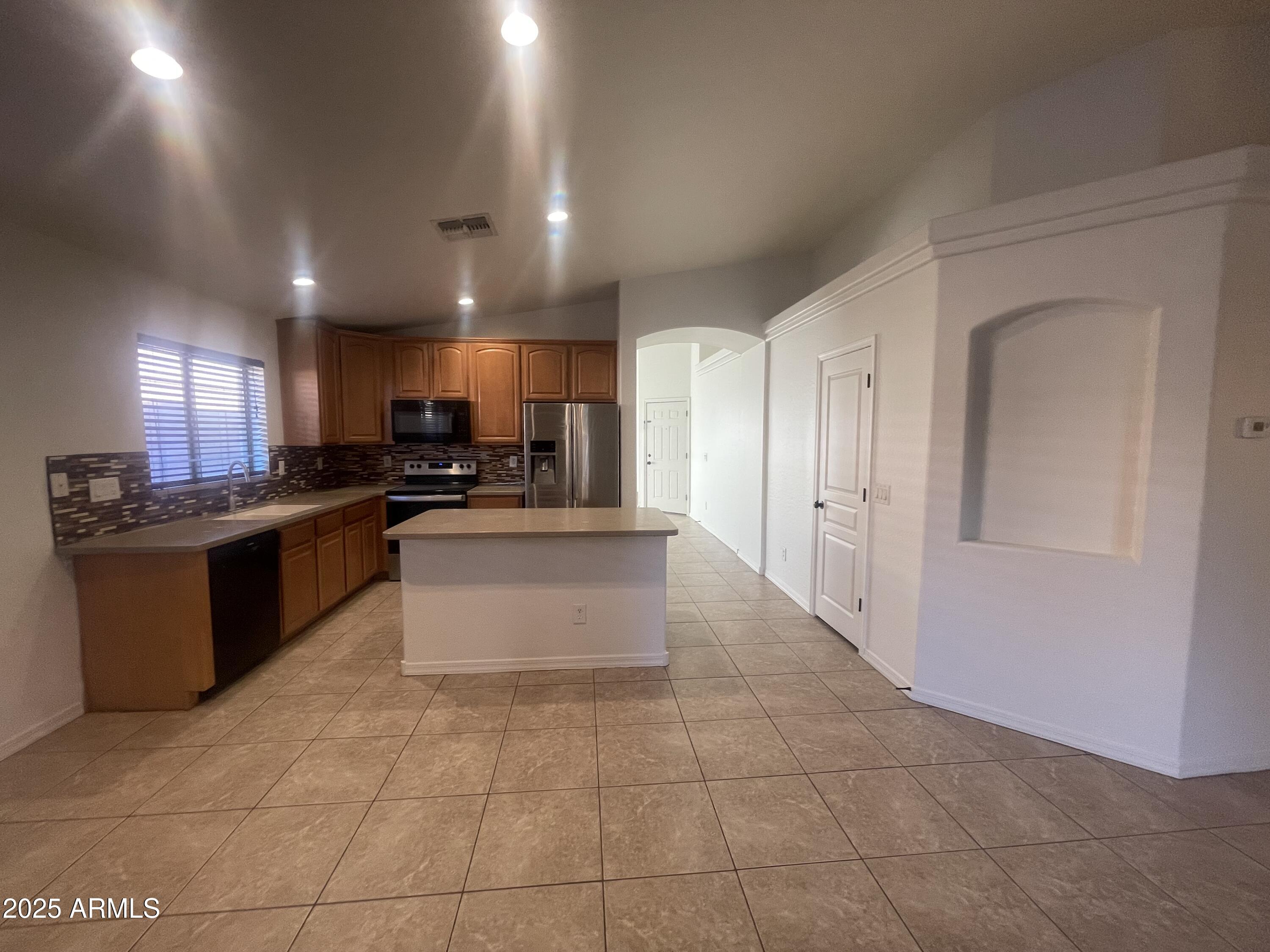 516 E WOLF HOLLOW Drive