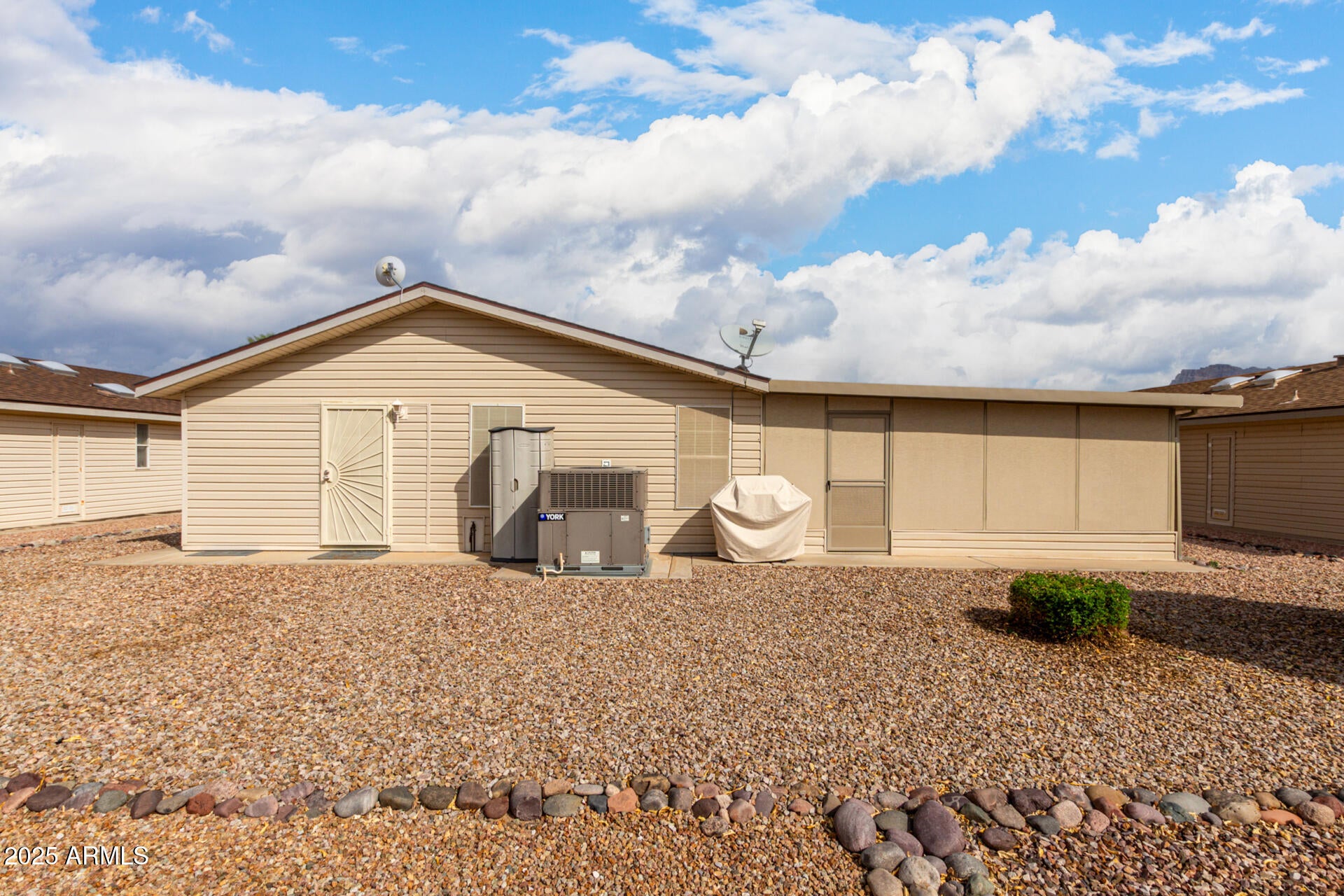 3301 S Goldfield Road 2076