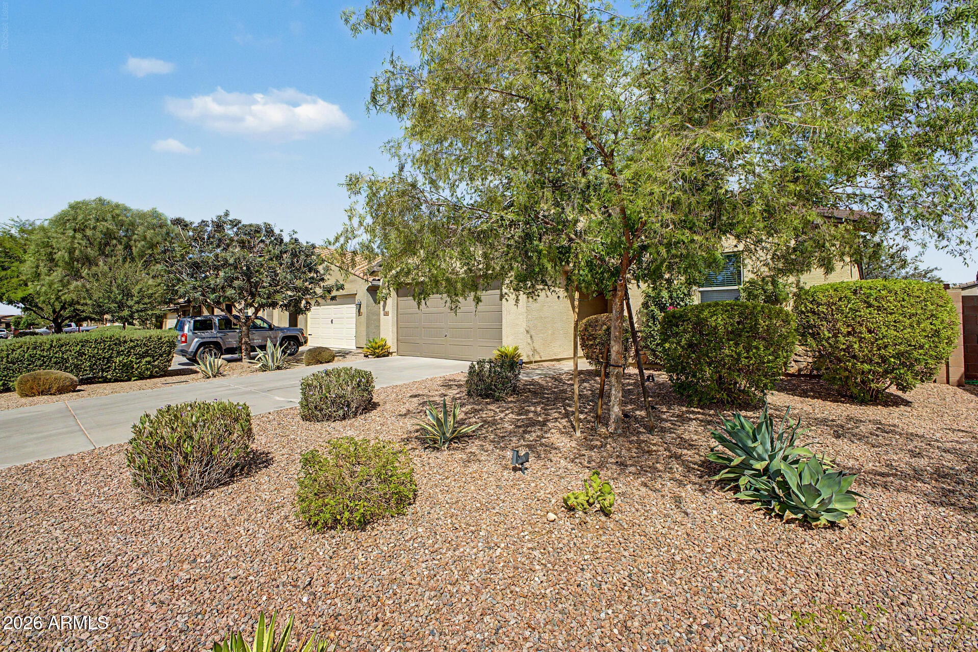 696 W GLEN CANYON Drive