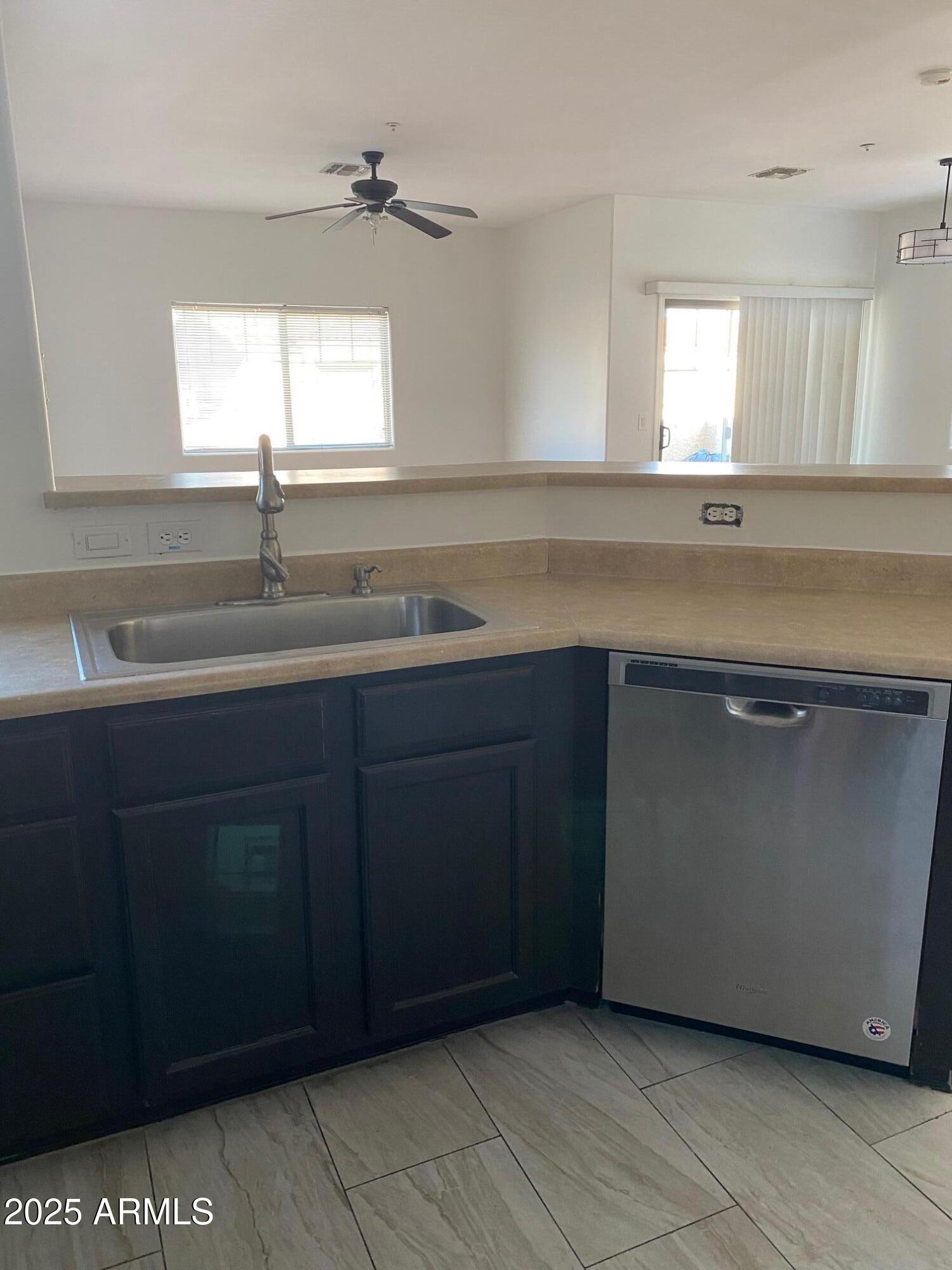 525 N MILLER Road 239