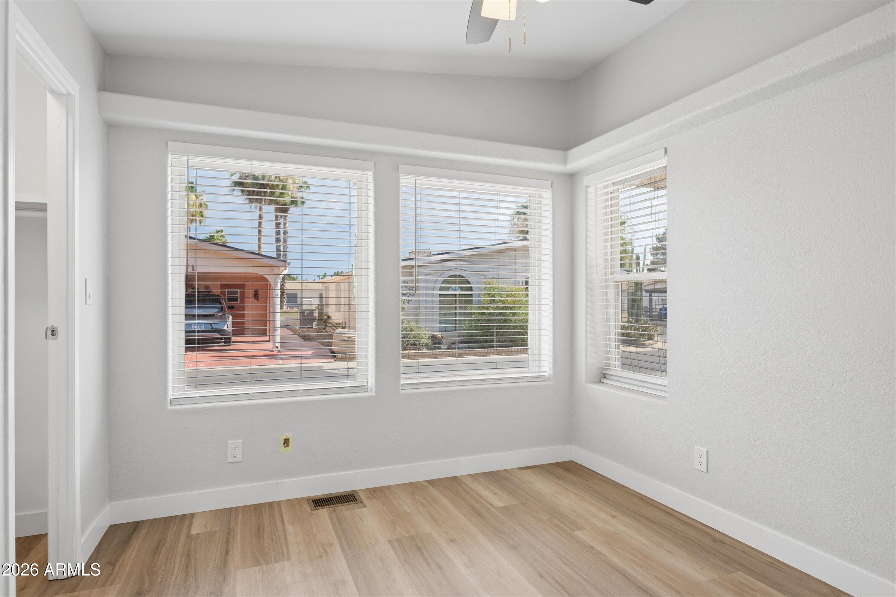 1864 E AUGUSTA Avenue