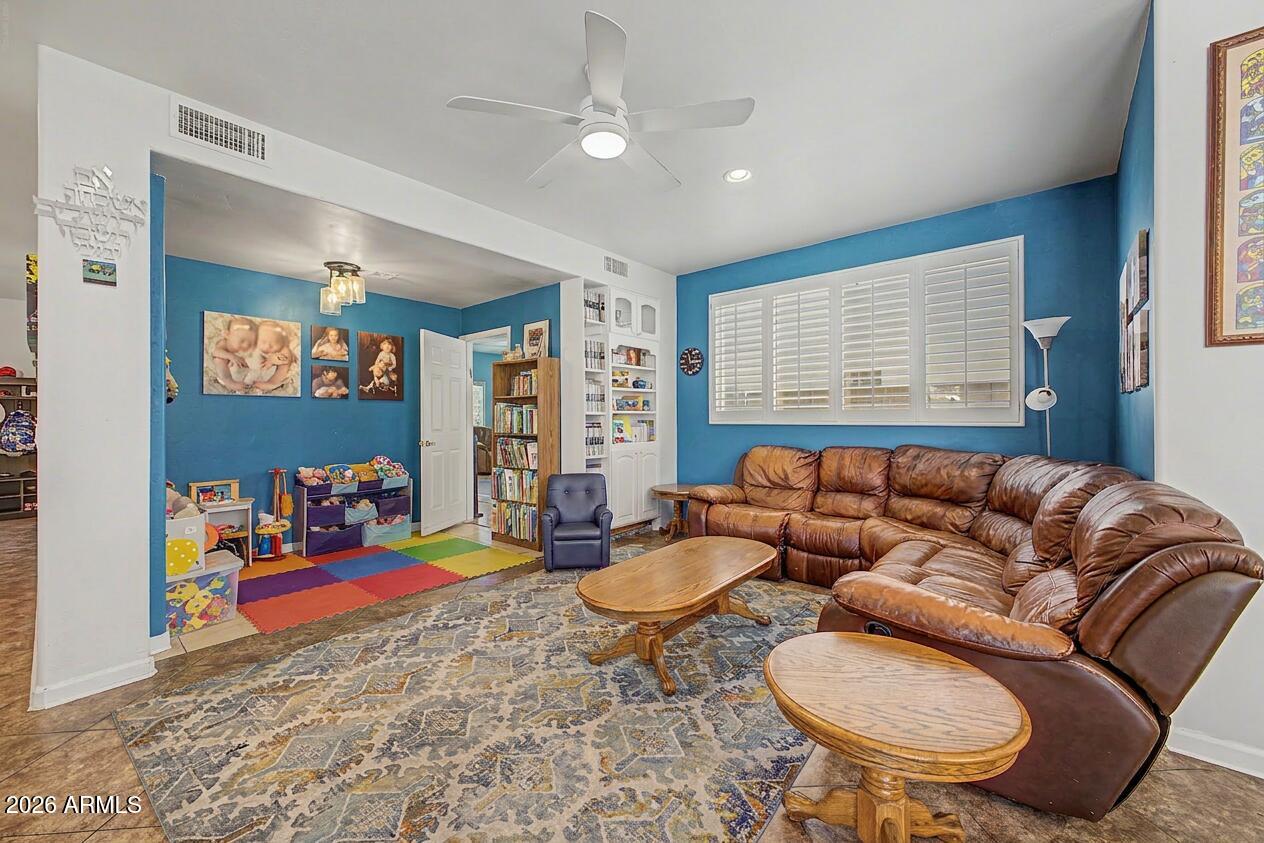 6022 N 5TH Place