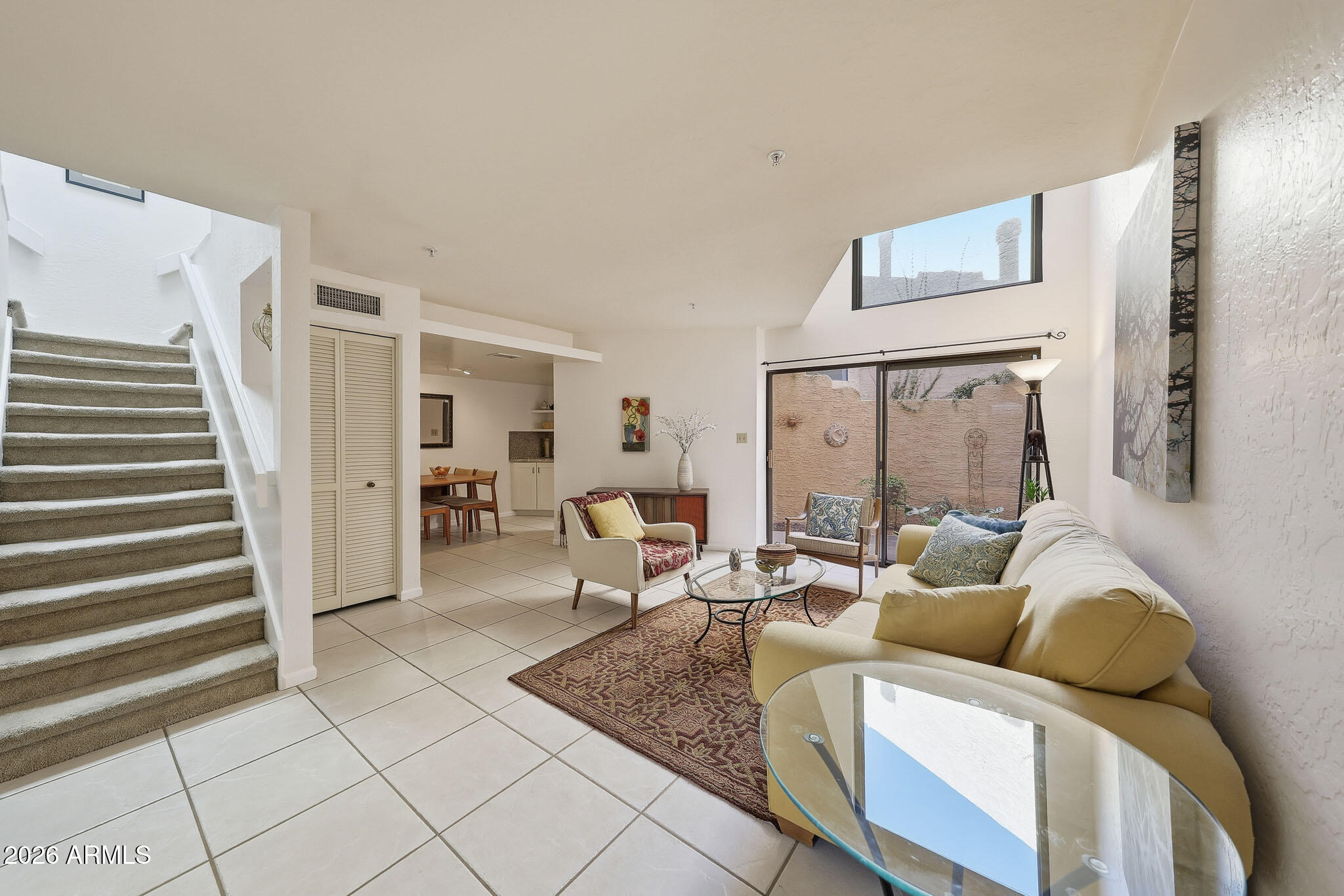 130 W MARYLAND Avenue W 4