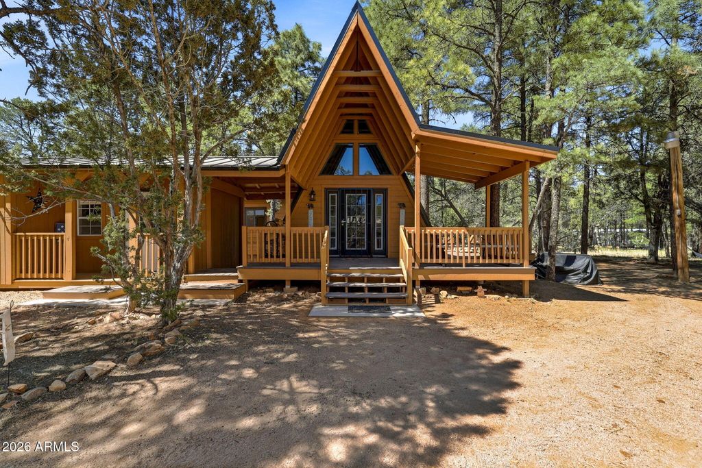 Photo of 2136 Wildflower Road, Overgaard, AZ 85933 (MLS # 7004102)