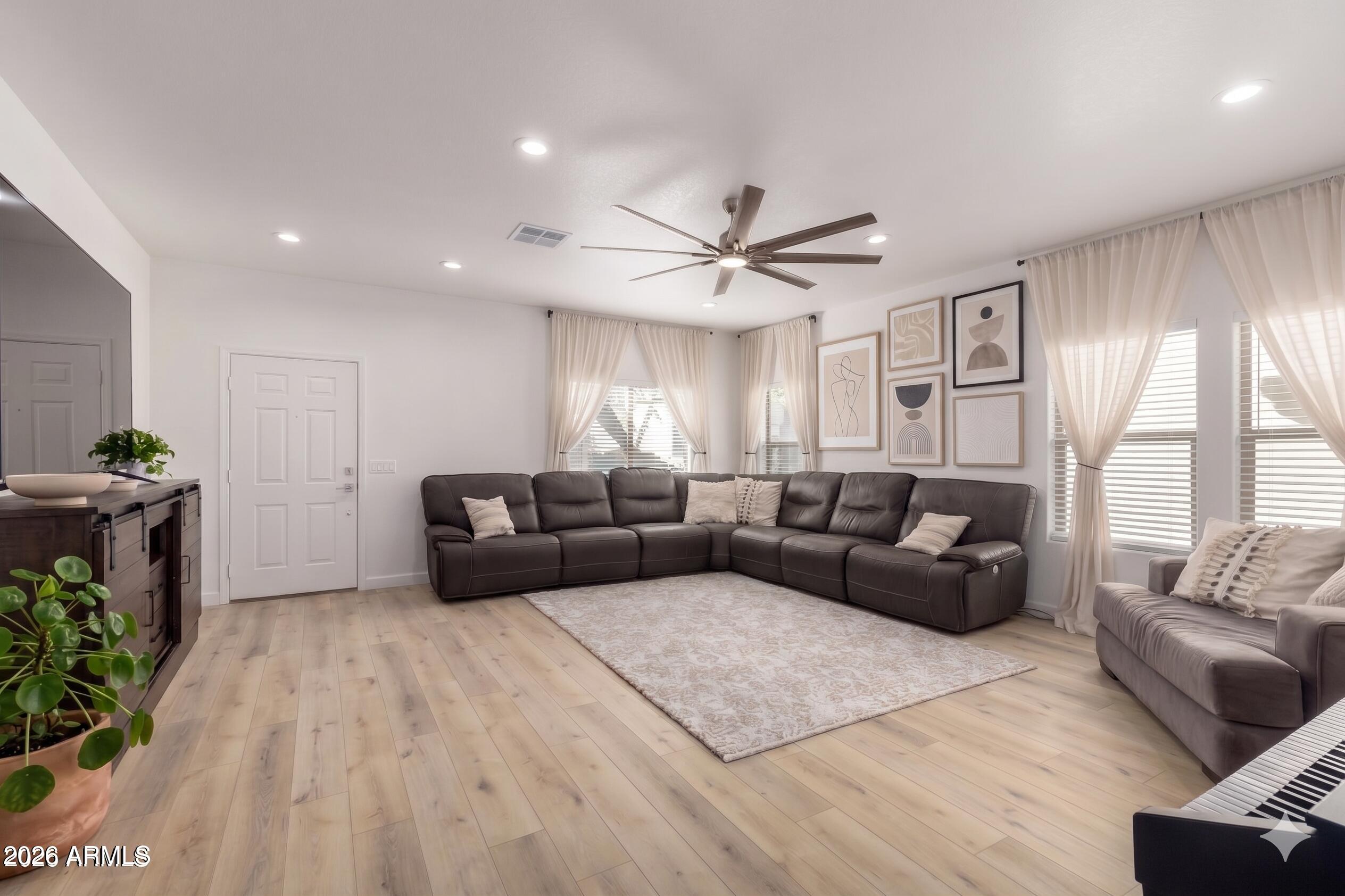 4610 E WHITEHALL Drive