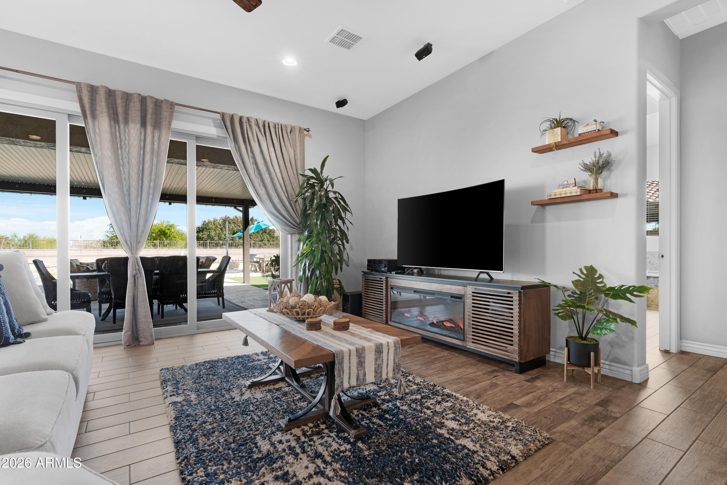 2826 E LA COSTA Drive