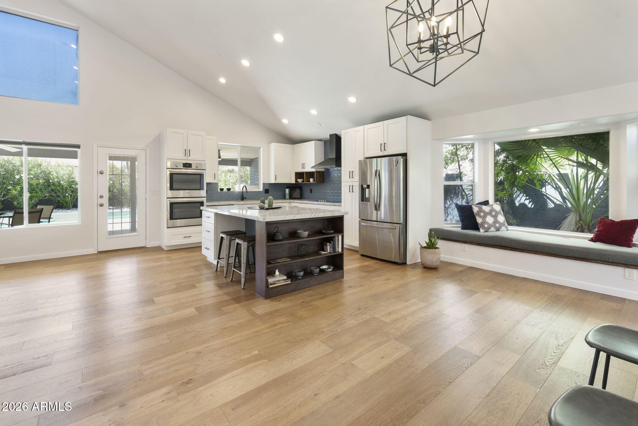 760 N PINEVIEW Drive