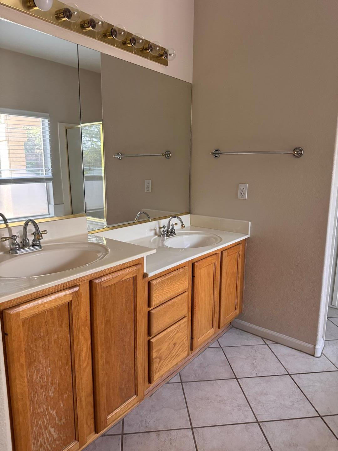 979 E Brentrup Drive