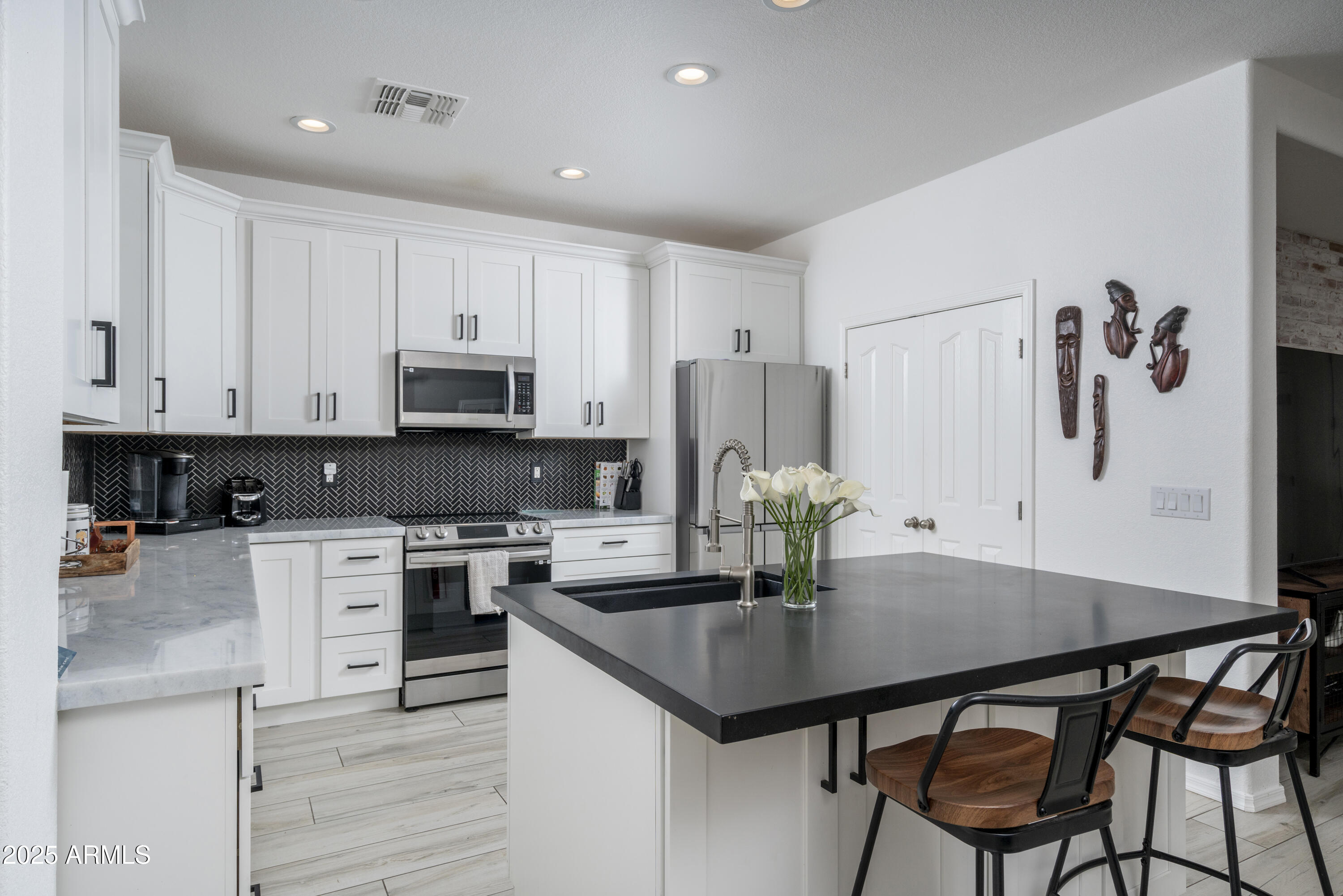 5836 E HAMPTON Avenue