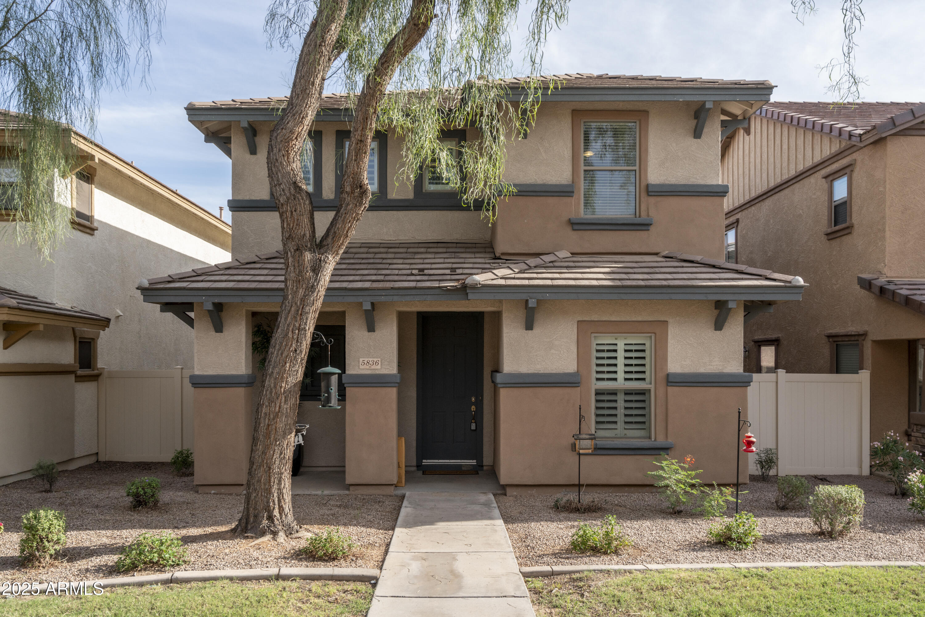 5836 E HAMPTON Avenue