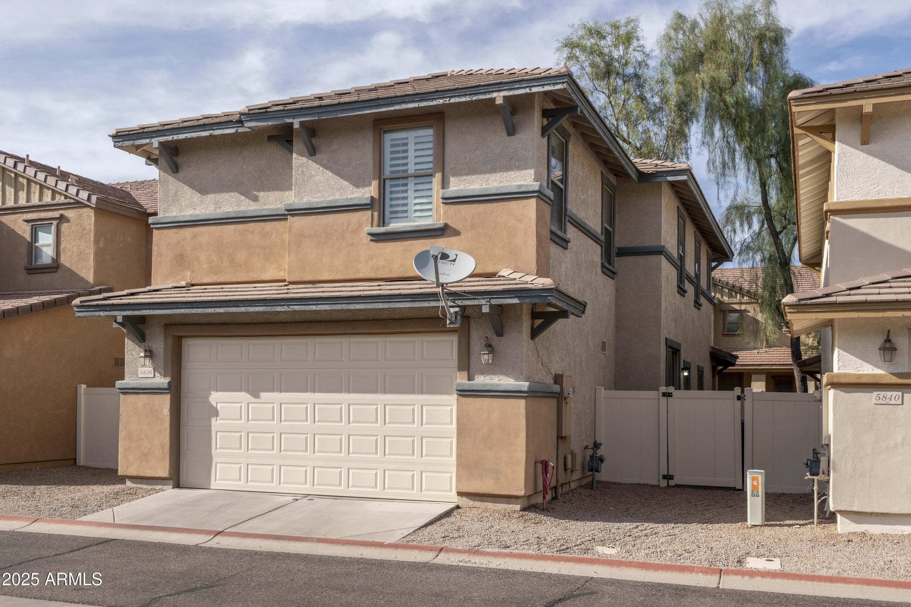 5836 E HAMPTON Avenue