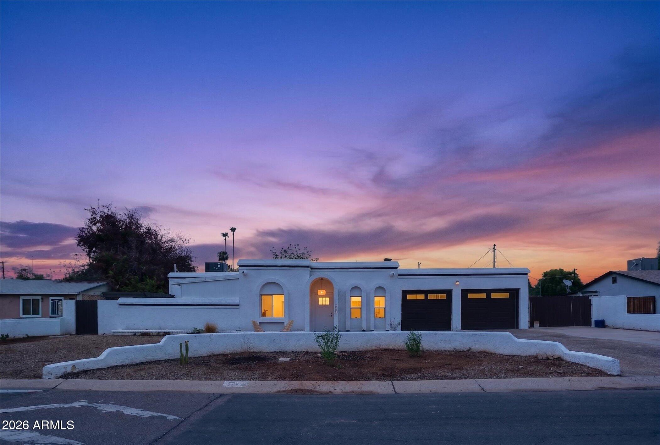 2334 W AUGUSTA Avenue
