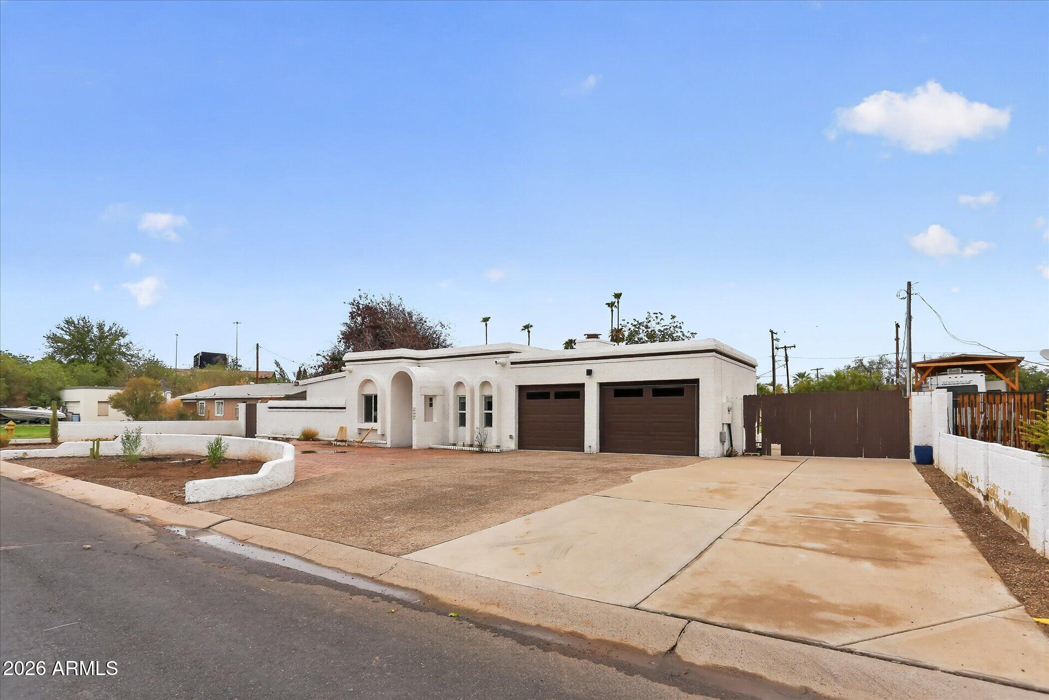 2334 W AUGUSTA Avenue