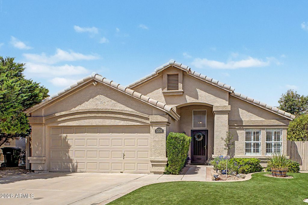 Photo of 1334 N Malibu Lane, Gilbert, AZ 85234 (MLS # 7016355)