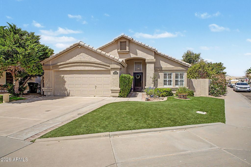 Photo of 1334 N Malibu Lane, Gilbert, AZ 85234 (MLS # 7016355)