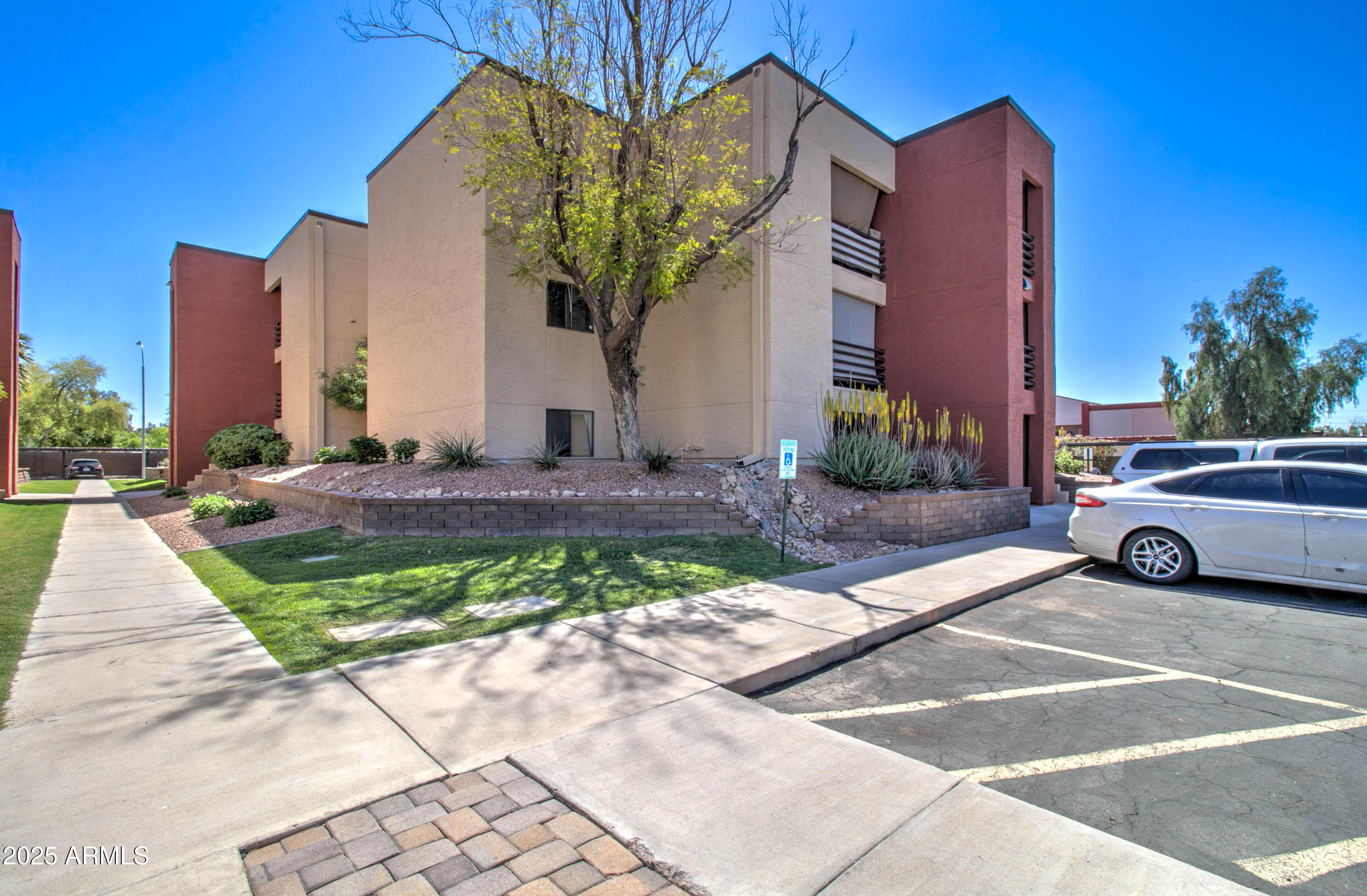 1340 N RECKER Road 224