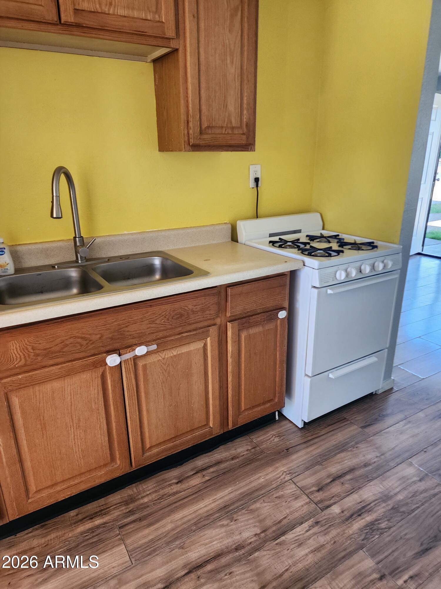 904 N CASA GRANDE Avenue