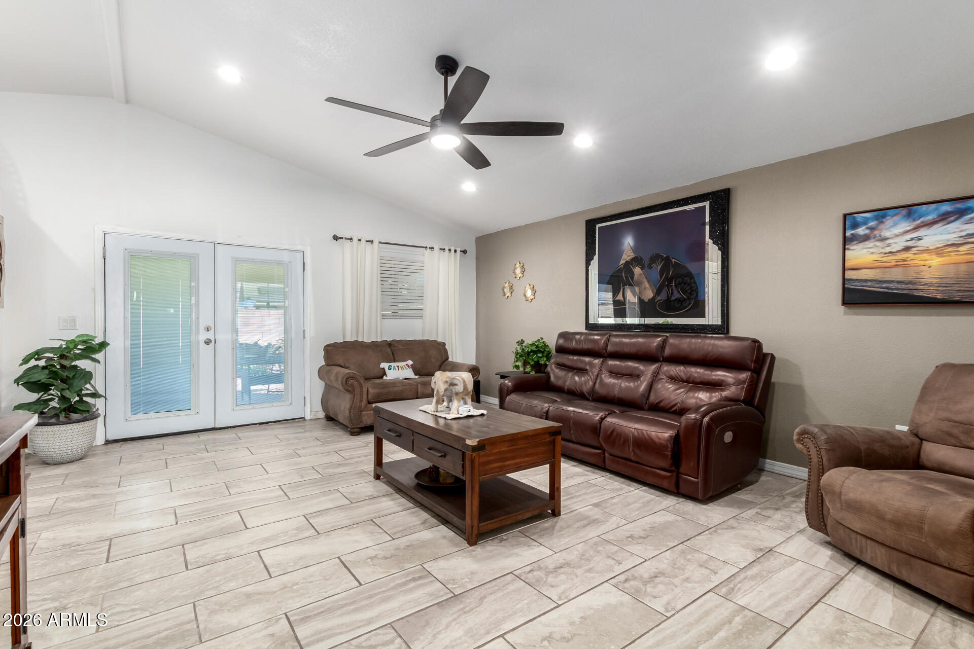 1048 W HEATHER Drive