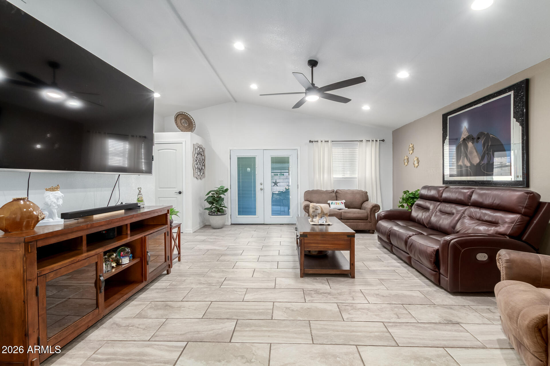 1048 W HEATHER Drive