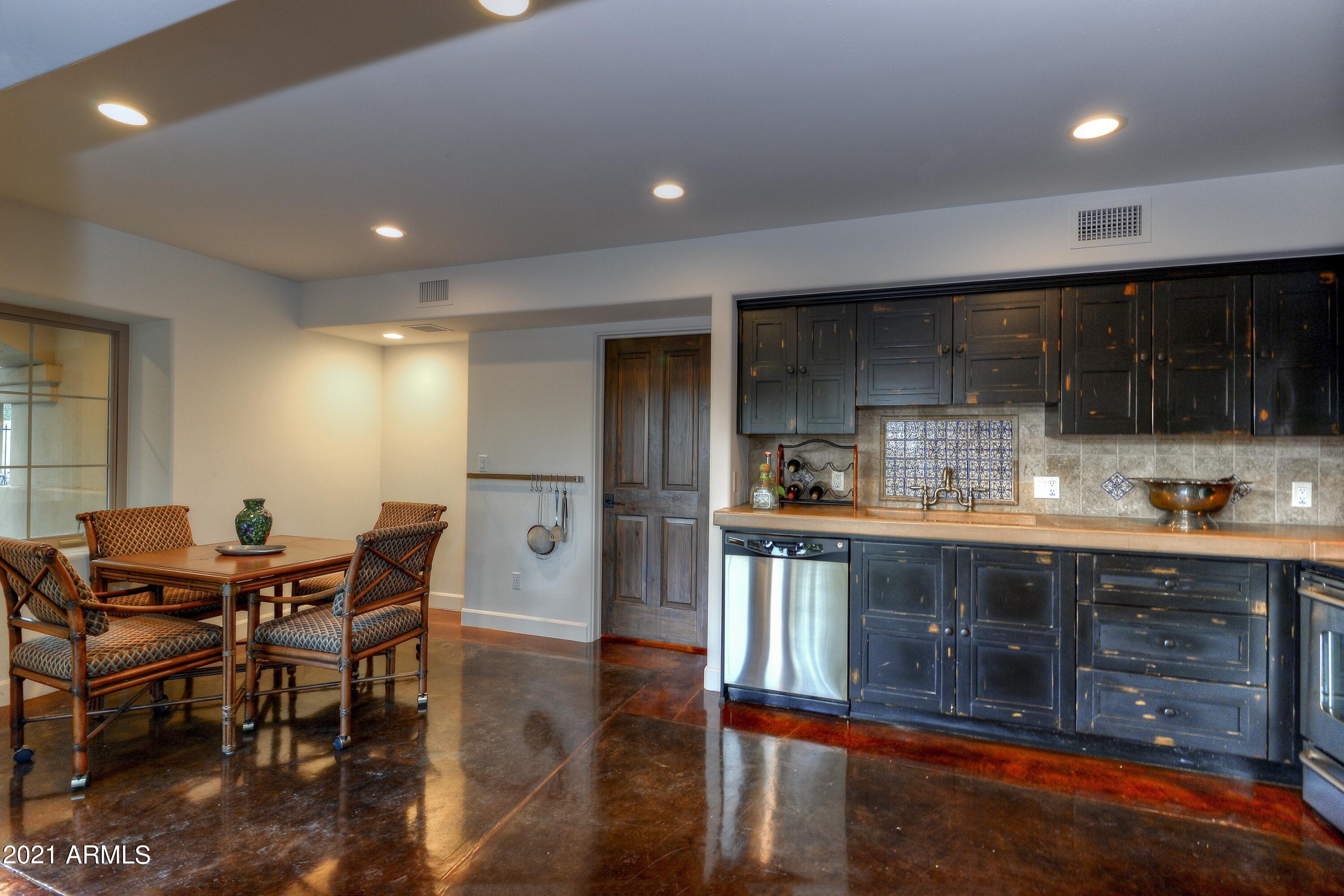 Country Club Manor - Residential