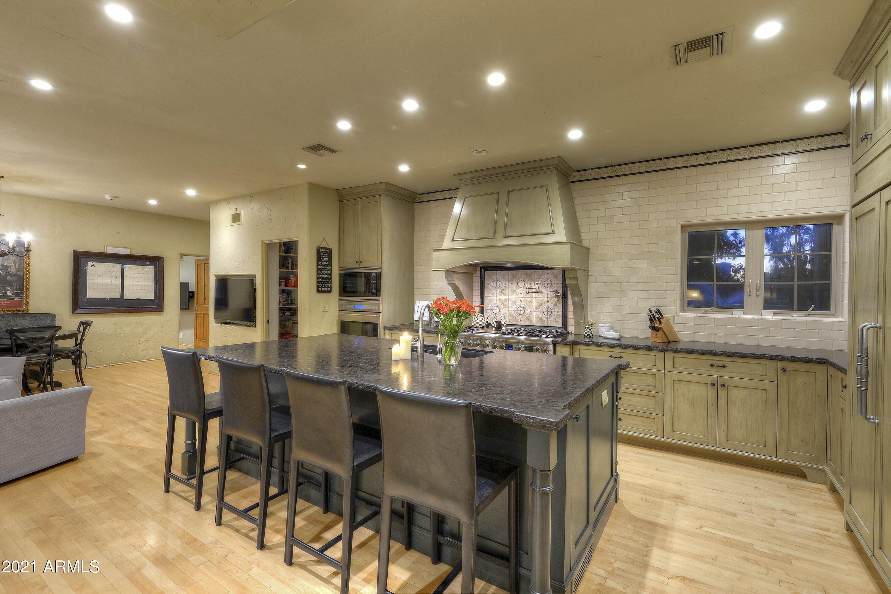 Country Club Manor - Residential