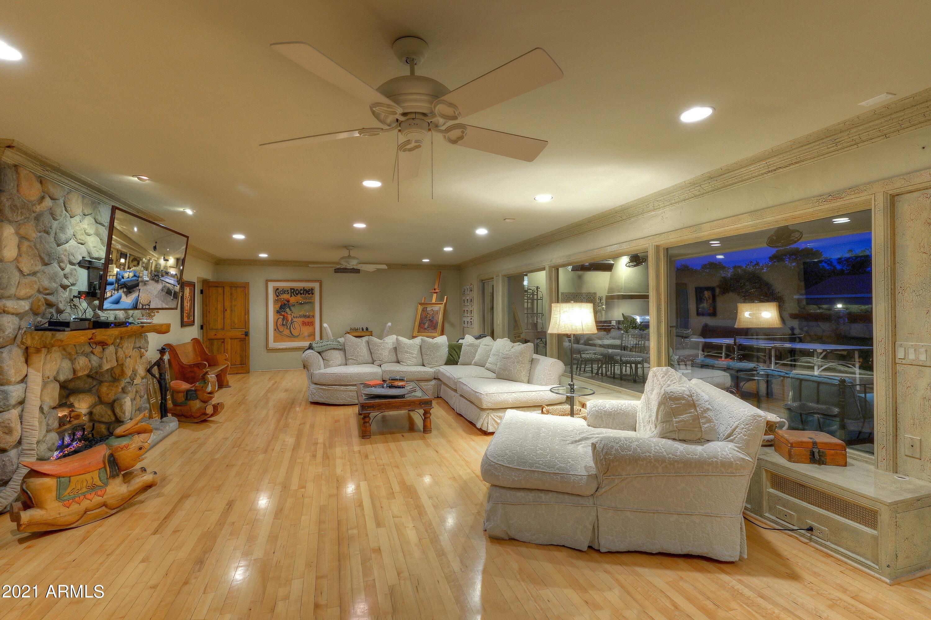 Country Club Manor - Residential
