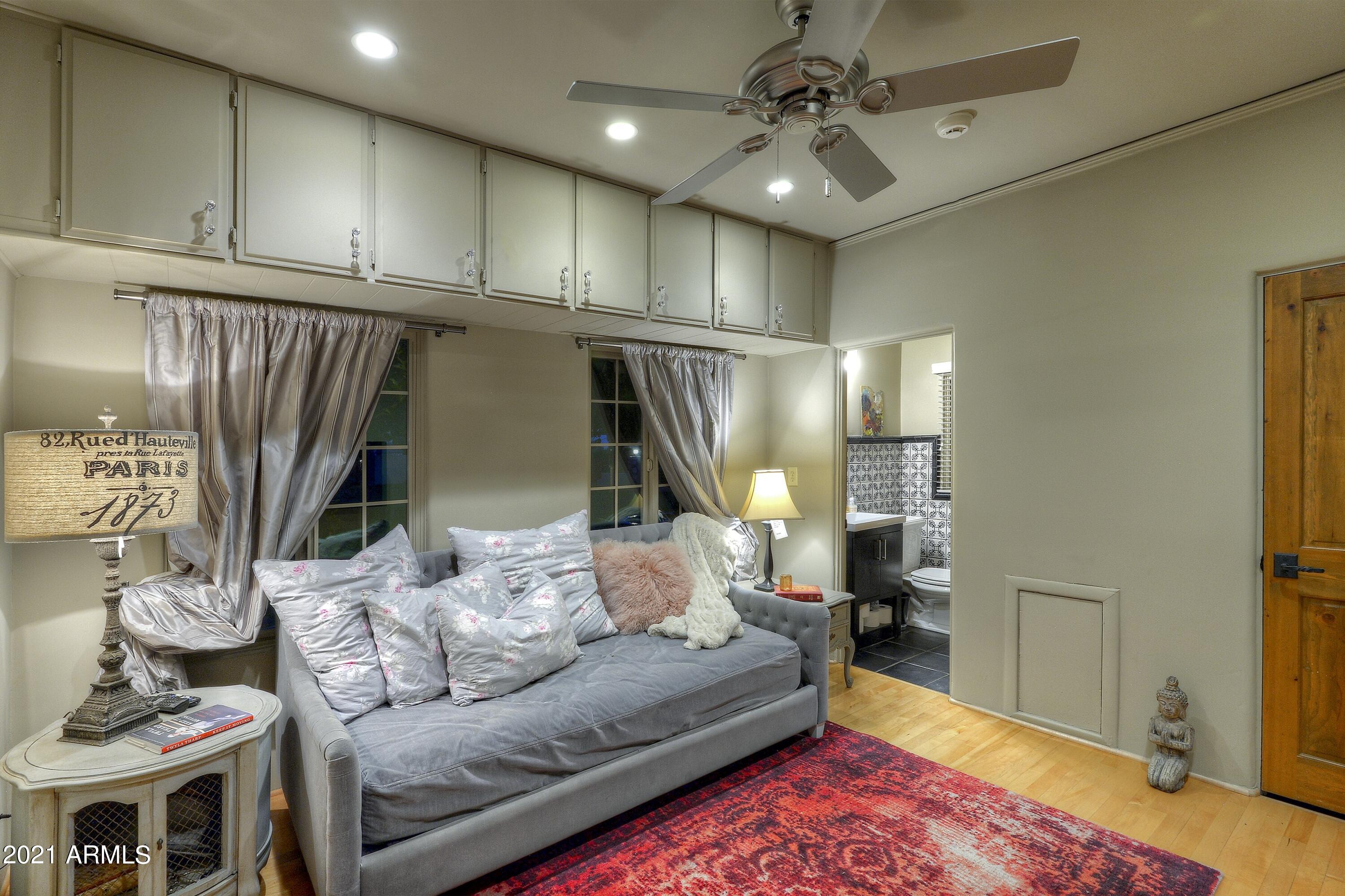 Country Club Manor - Residential