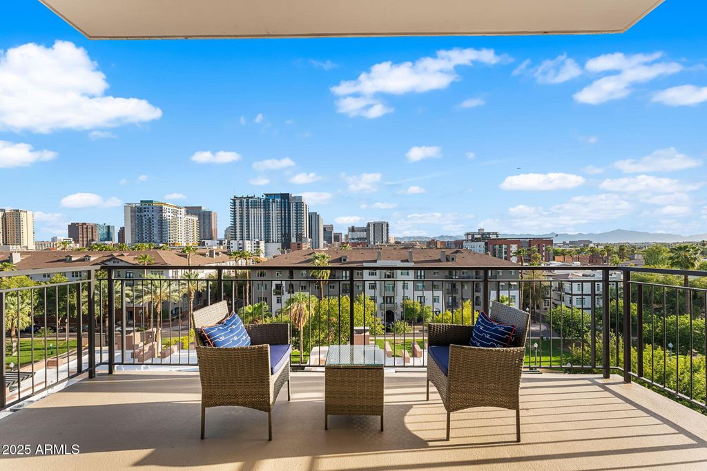 Photo of 208 W Portland Street #662, Phoenix, AZ 85003 (MLS # 6930945)