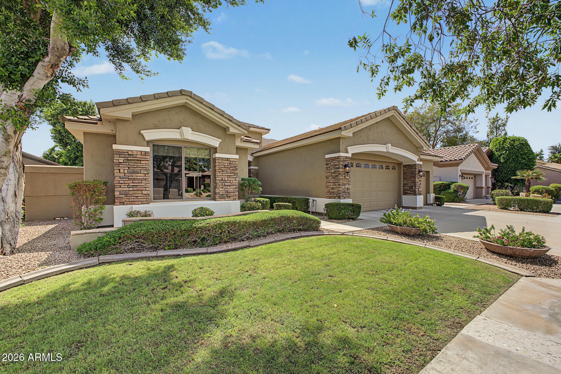 439 W KNIGHT Lane