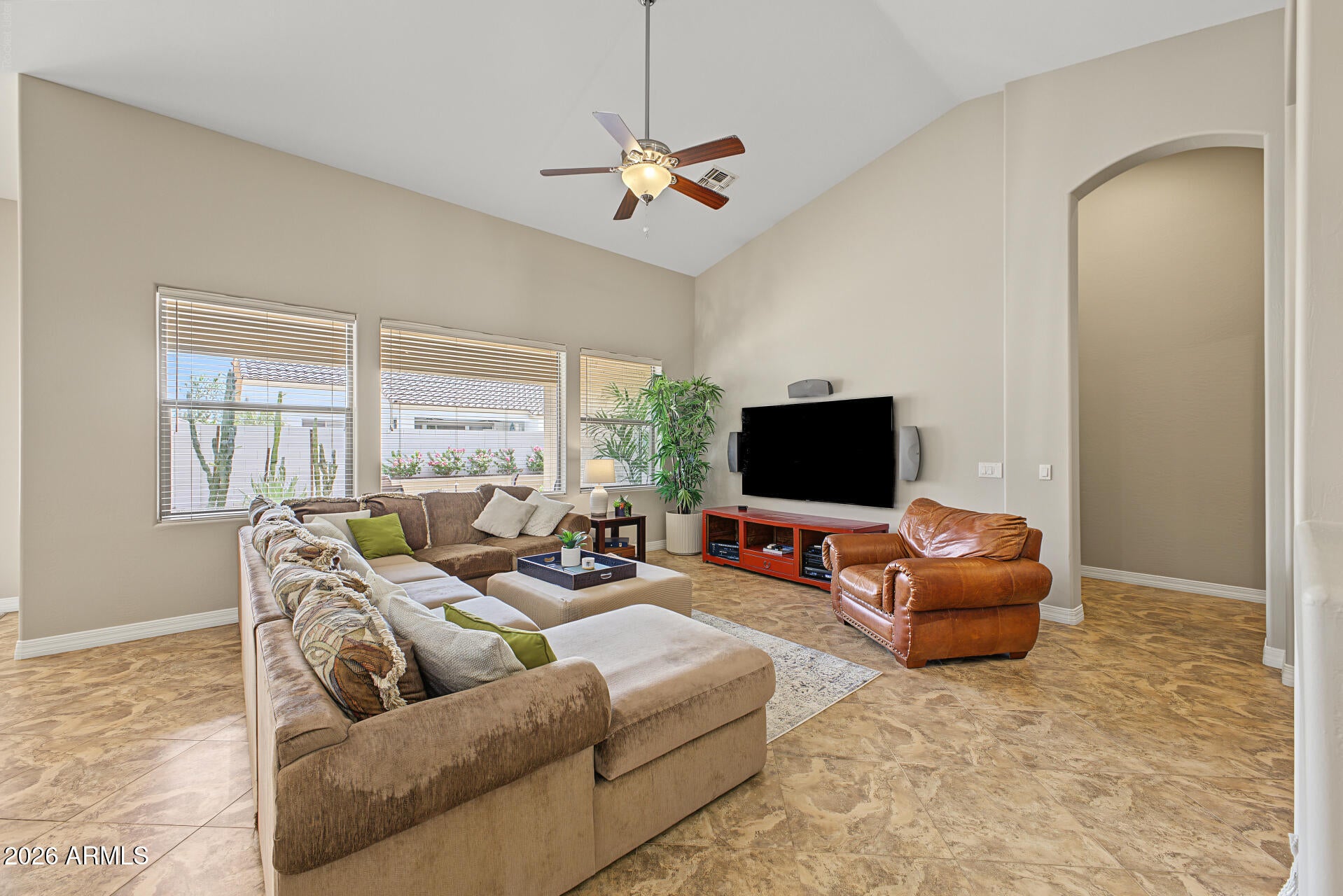 439 W KNIGHT Lane