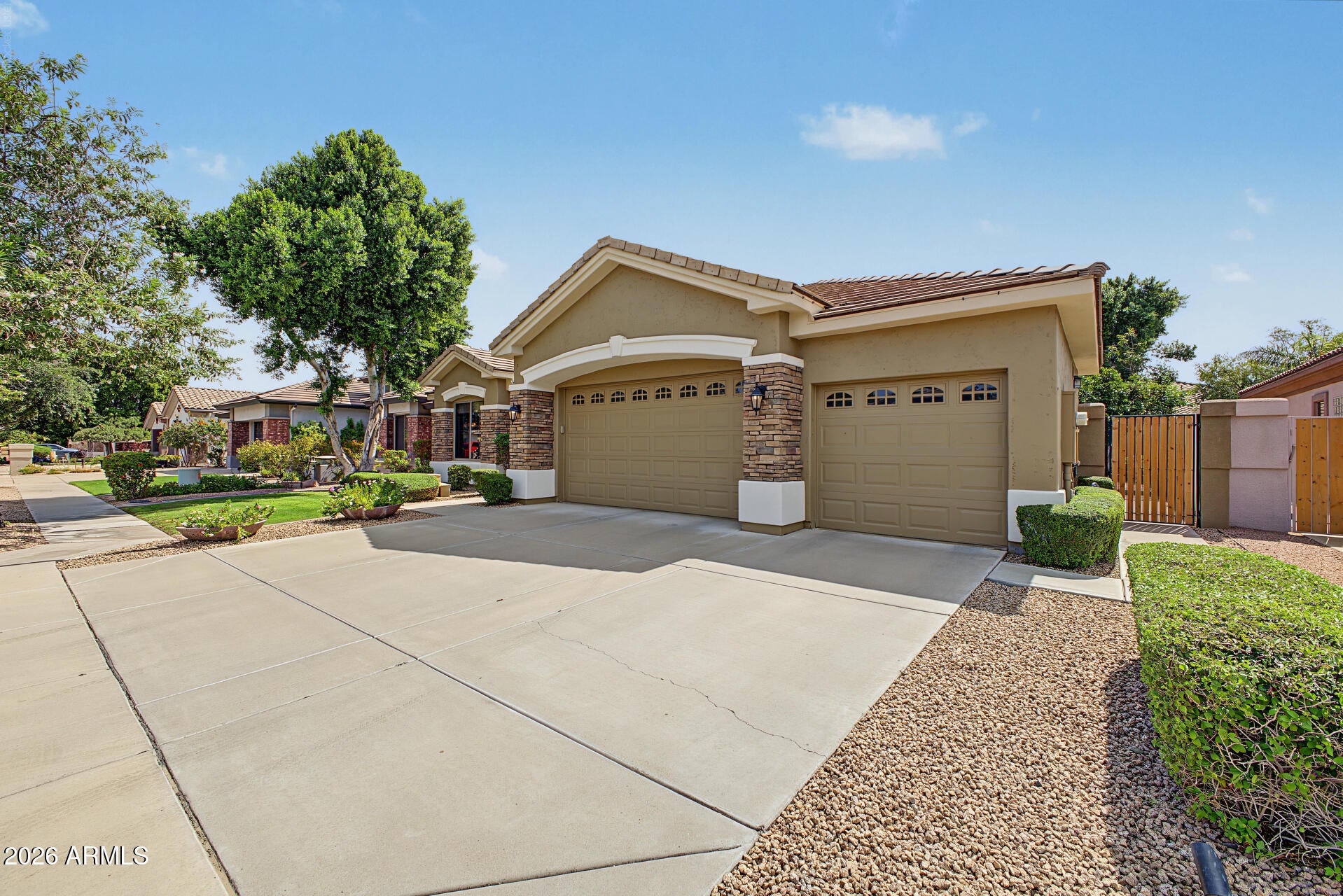 439 W KNIGHT Lane