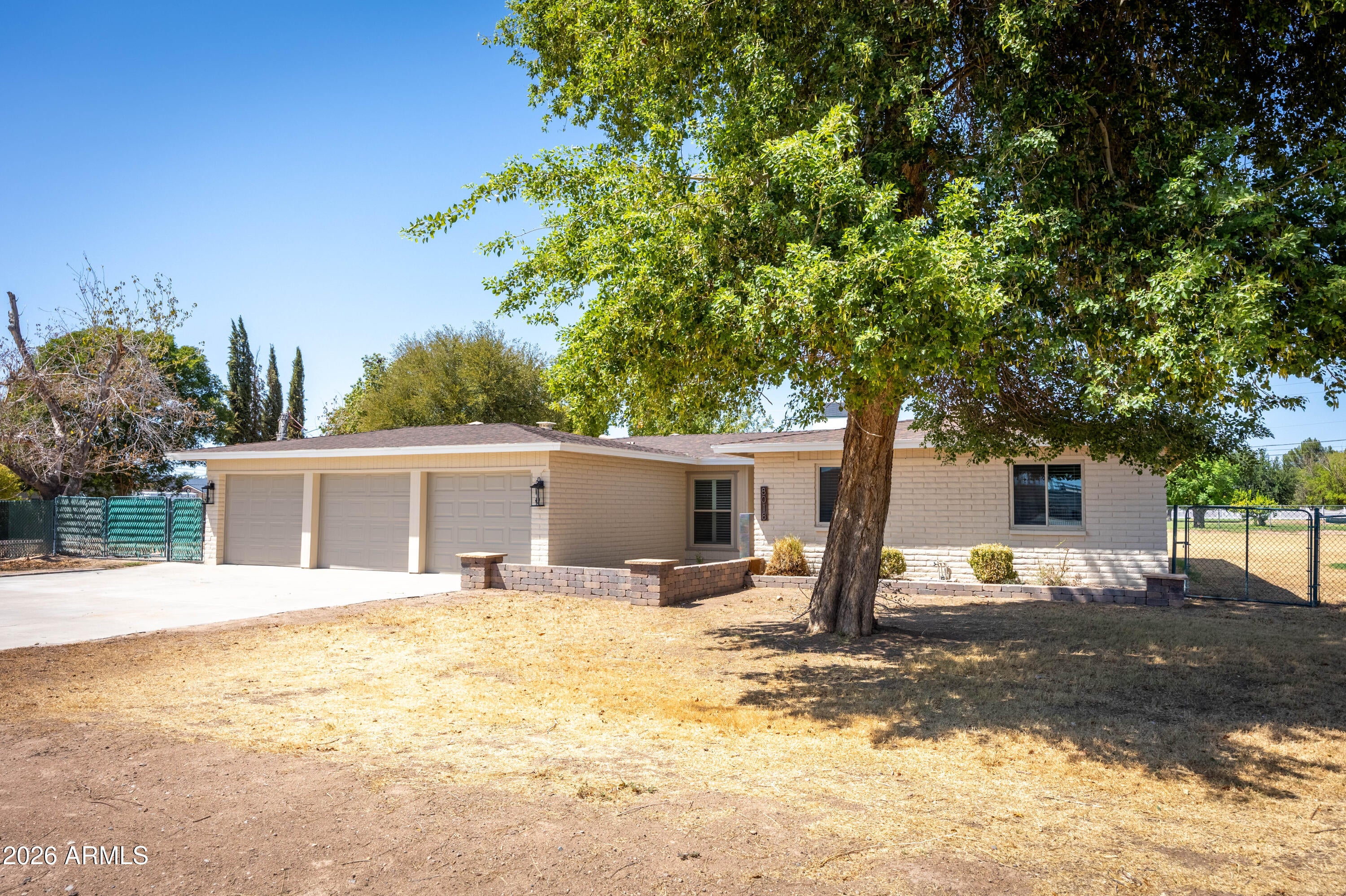 8018 W ACOMA Drive