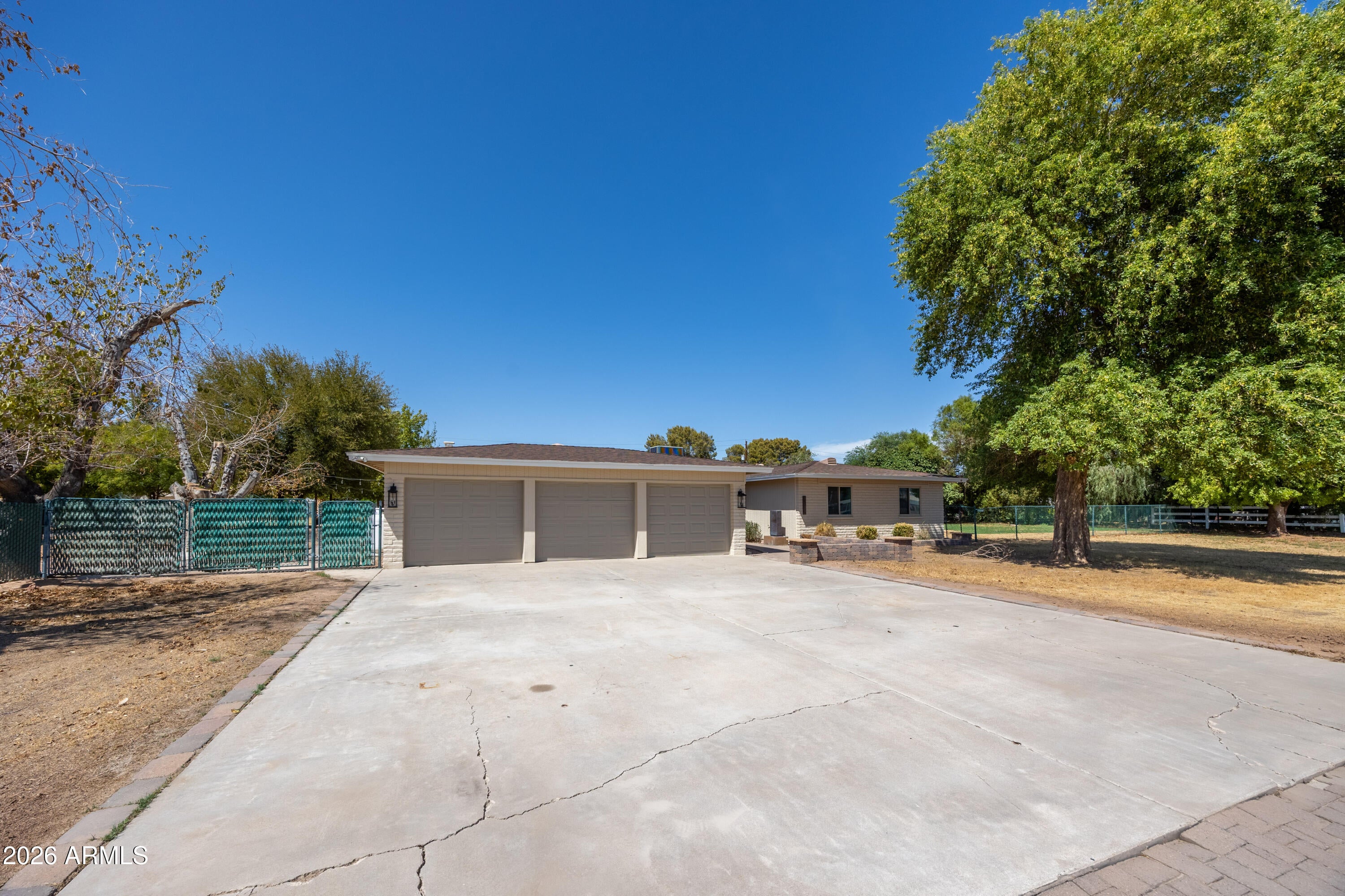 8018 W ACOMA Drive