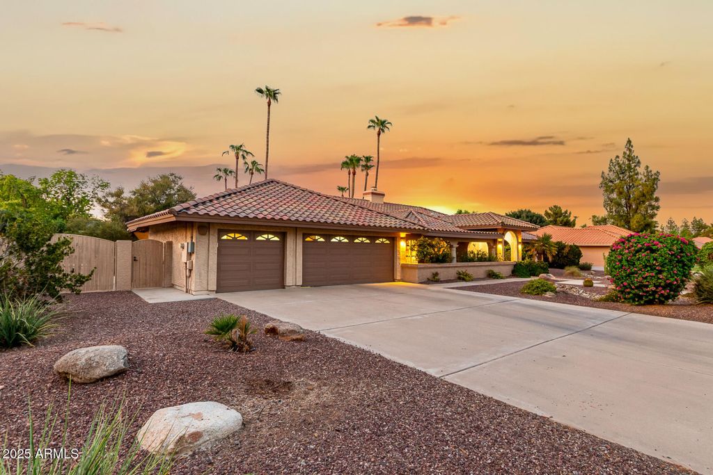 Photo of 1430 E Los Arboles Drive, Tempe, AZ 85284 (MLS # 6915046)