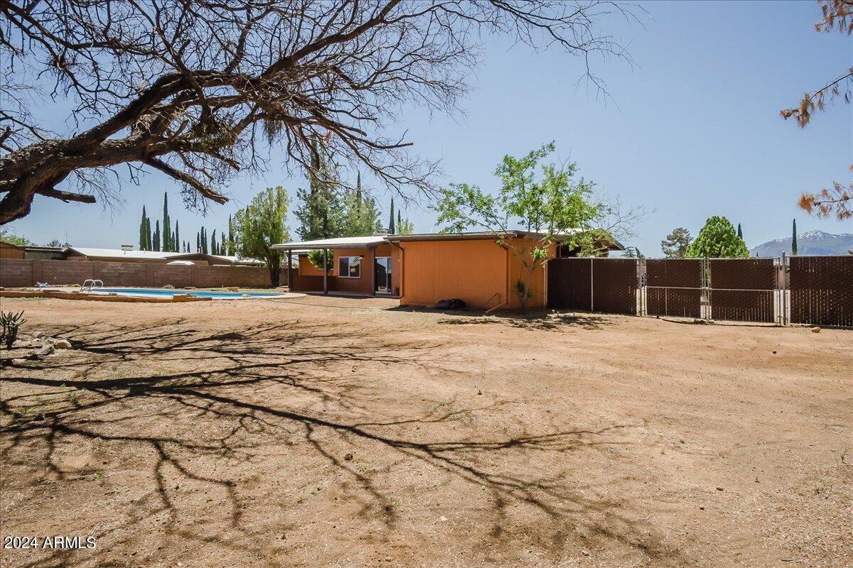 TOWN & COUNTRY ESTATES - Residential
