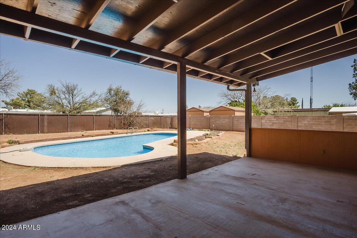 TOWN & COUNTRY ESTATES - Residential