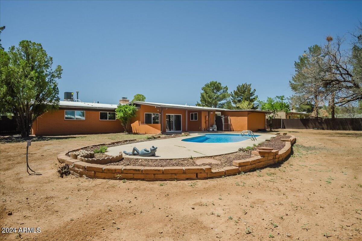TOWN & COUNTRY ESTATES - Residential