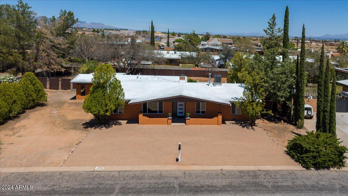 TOWN & COUNTRY ESTATES - Residential